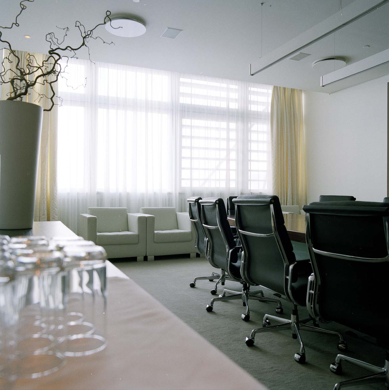 hilton_reykajvik_nordica_meetings_boardroom